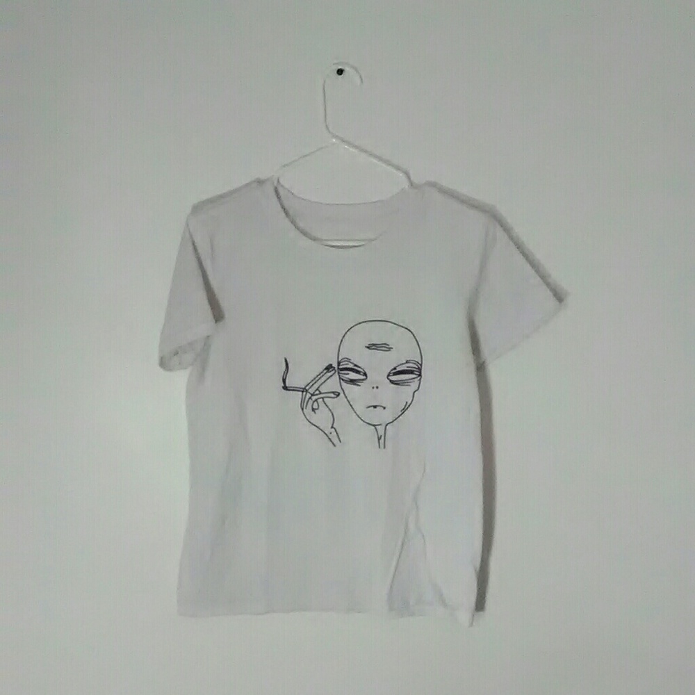smoking alien tee